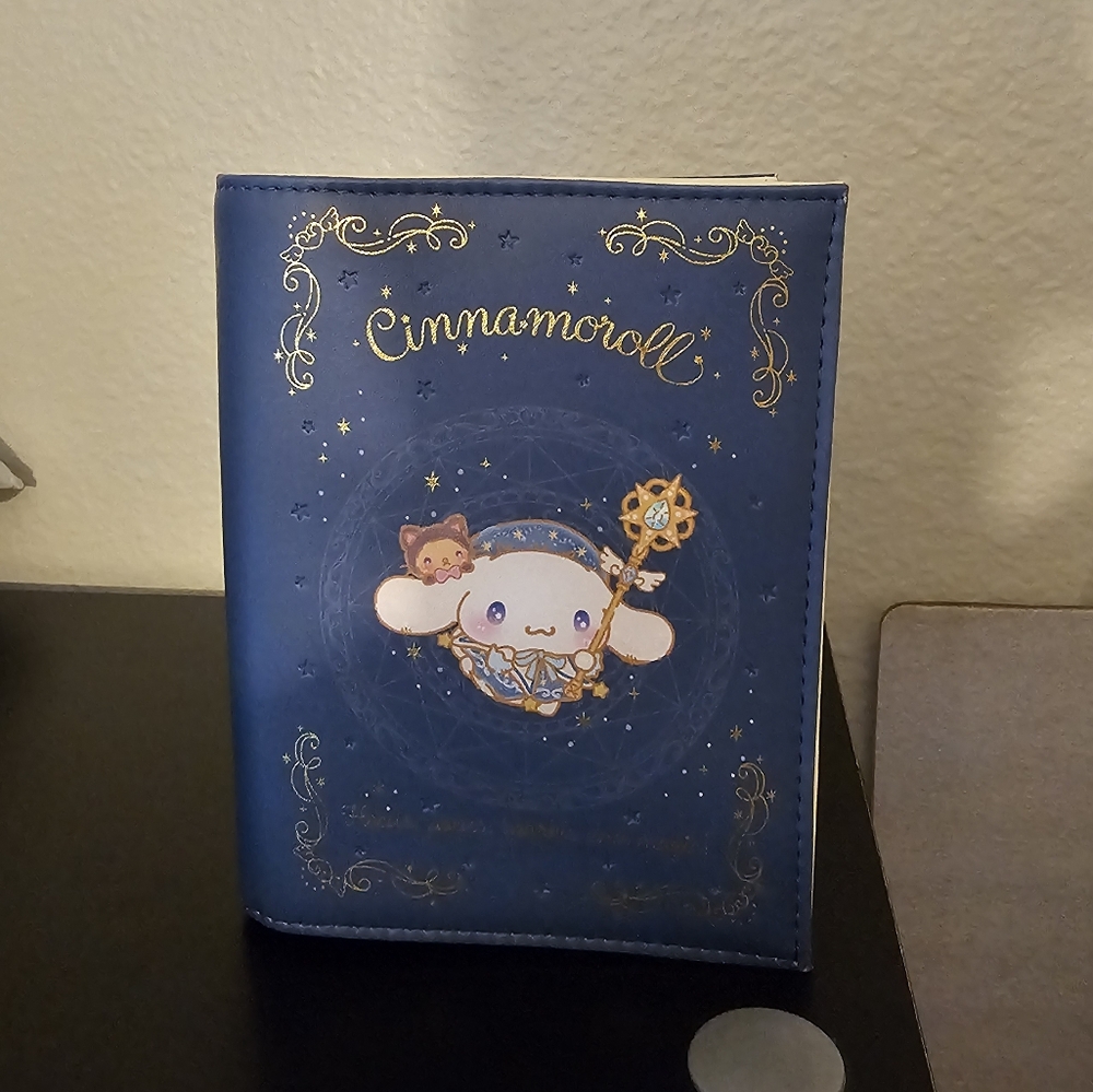 Cinomonroll Clutch